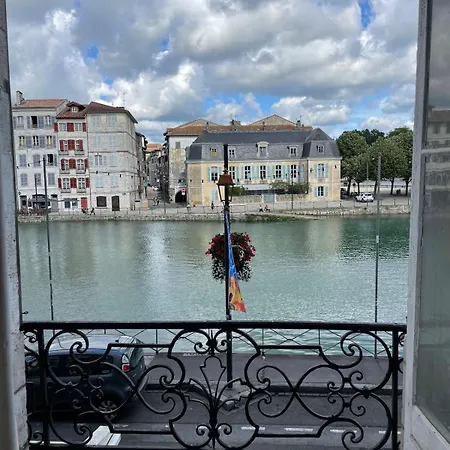 Apartman In The Heart Of Bayonne, Overlooking The Nive